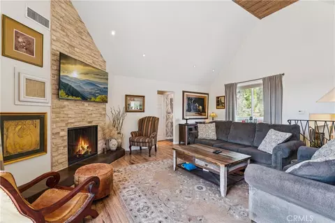 Living - 1298 Yellowstone Dr, Lake Arrowhead, CA 92352 photo 2 of 5
