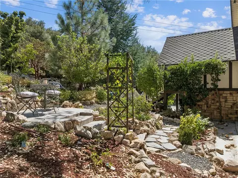 Exterior - 1298 Yellowstone Dr, Lake Arrowhead, CA 92352 photo 11 of 14