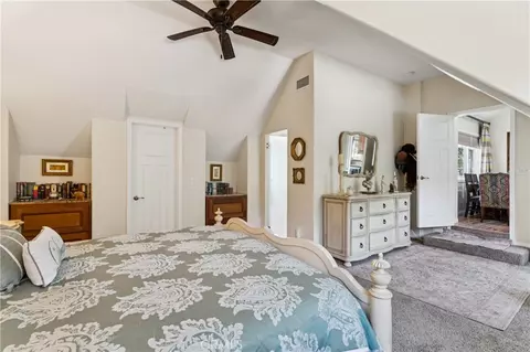 Bedroom - 1298 Yellowstone Dr, Lake Arrowhead, CA 92352 photo 2 of 7