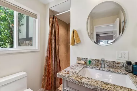 Bath - 1298 Yellowstone Dr, Lake Arrowhead, CA 92352 photo 4 of 9