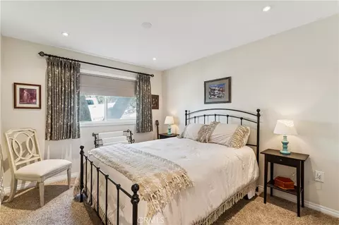 Bedroom - 1298 Yellowstone Dr, Lake Arrowhead, CA 92352 photo 3 of 7