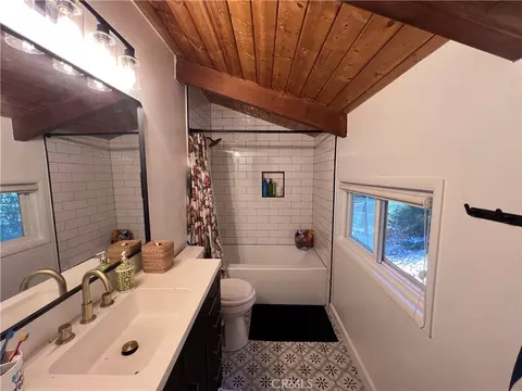 Bath - 39326 Prospect, Forest Falls, CA 92339 photo 2 of 5