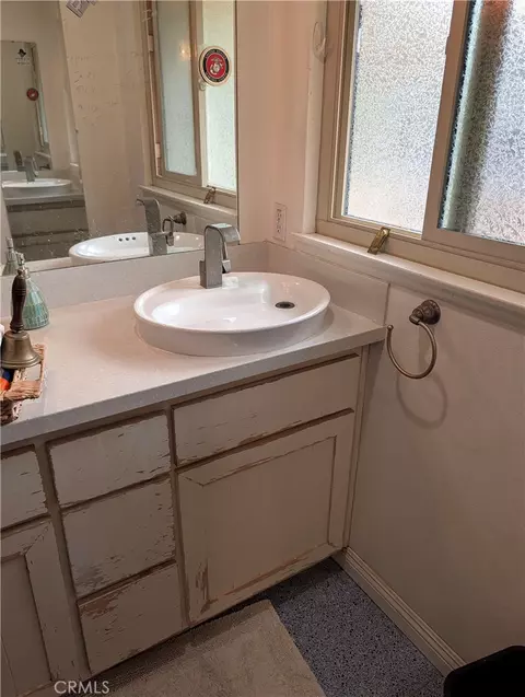 Bath - 611 Iris, Redlands, CA 92373 photo 3 of 3