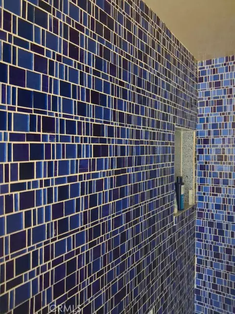 Bath - 611 Iris, Redlands, CA 92373 photo 1 of 3