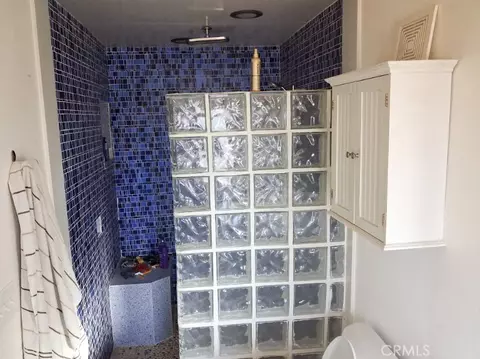 Bath - 611 Iris, Redlands, CA 92373 photo 2 of 3