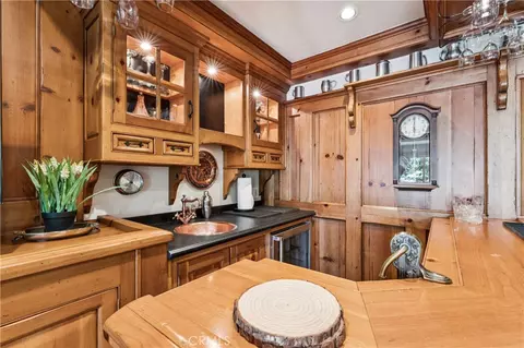 Kitchen - 29162 Bald Eagle Rdg, Lake Arrowhead, CA 92352 photo 1 of 4