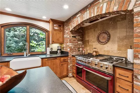 Kitchen - 29162 Bald Eagle Rdg, Lake Arrowhead, CA 92352 photo 3 of 4