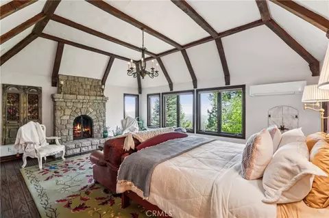 Bedroom - 29162 Bald Eagle Rdg, Lake Arrowhead, CA 92352 photo 5 of 8