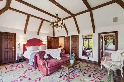 Bedroom - 29162 Bald Eagle Rdg, Lake Arrowhead, CA 92352 photo 4 of 8