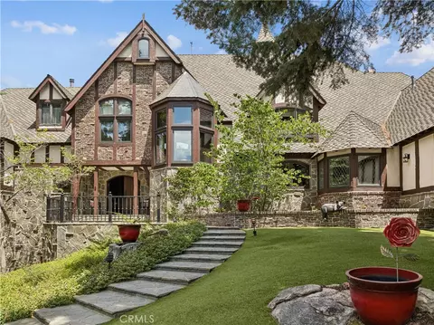 Exterior - 29162 Bald Eagle Rdg, Lake Arrowhead, CA 92352 photo 2 of 14