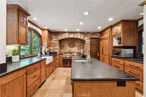 Kitchen - 29162 Bald Eagle Rdg, Lake Arrowhead, CA 92352 photo 4 of 4
