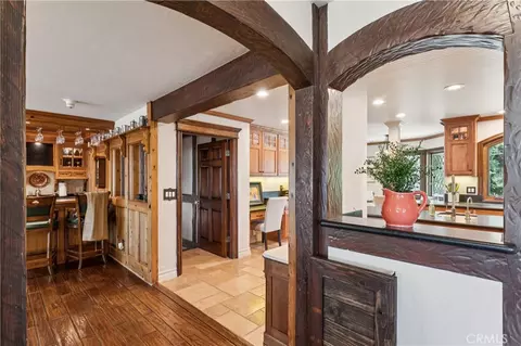 Entry Way - 29162 Bald Eagle Rdg, Lake Arrowhead, CA 92352 photo 1 of 6