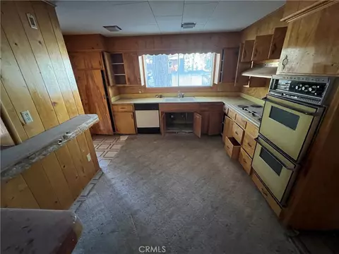 Kitchen - 31096 Wild Oak, Running Springs, CA 92382 photo 1 of 2