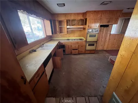 Kitchen - 31096 Wild Oak, Running Springs, CA 92382 photo 2 of 2