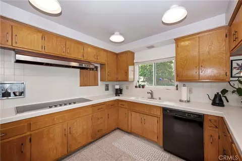 Kitchen - 28764 Live Oak Rd, Highland, CA 92346 photo 2 of 4
