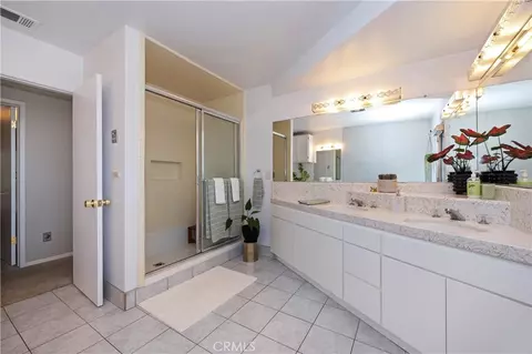 Bath - 28764 Live Oak Rd, Highland, CA 92346 photo 1 of 5
