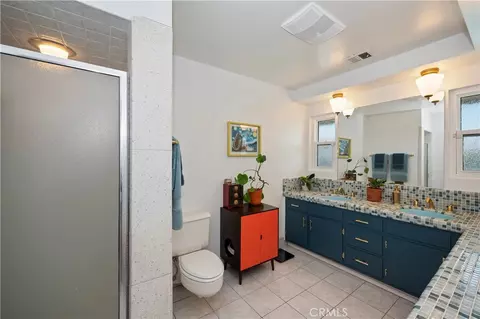 Bath - 28764 Live Oak Rd, Highland, CA 92346 photo 4 of 5