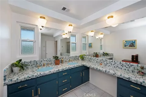 Bath - 28764 Live Oak Rd, Highland, CA 92346 photo 5 of 5
