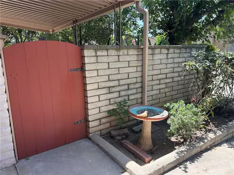 Exterior - 184 N Center Pl, Redlands, CA 92373 photo 3 of 4