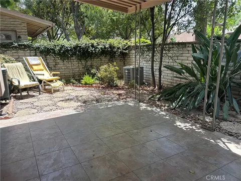 Exterior - 184 N Center Pl, Redlands, CA 92373 photo 1 of 4