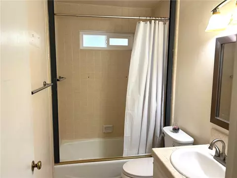 Bath - 184 N Center Pl, Redlands, CA 92373 photo 1 of 1