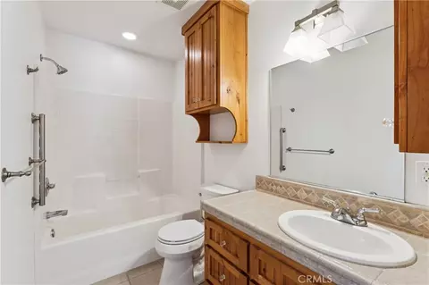 Bath - 285 Lilac Way, Cedar Glen, CA 92321 photo 1 of 2
