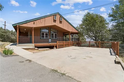 Exterior - 285 Lilac Way, Cedar Glen, CA 92321 photo 8 of 10