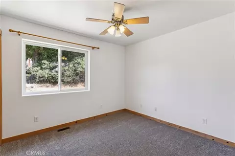 Bedroom - 285 Lilac Way, Cedar Glen, CA 92321 photo 1 of 6