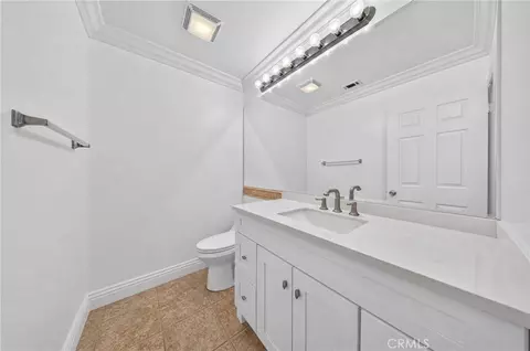 Bath - 17433 Half Moon Ct, Riverside, CA 92503 photo 3 of 6