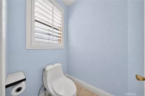 Bath - 17433 Half Moon Ct, Riverside, CA 92503 photo 2 of 6