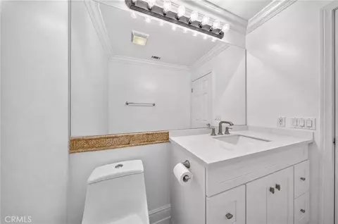 Bath - 17433 Half Moon Ct, Riverside, CA 92503 photo 4 of 6