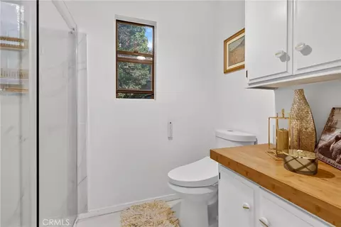 Bath - 28975 Alder Ter, Cedar Glen, CA 92321 photo 2 of 5