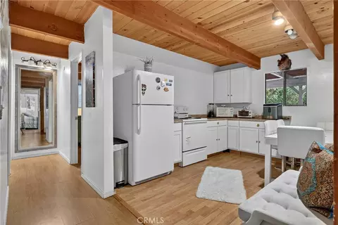 Entry Way - 28975 Alder Ter, Cedar Glen, CA 92321 photo 5 of 6