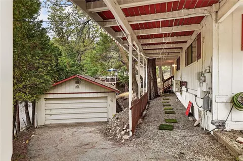 Exterior - 28975 Alder Ter, Cedar Glen, CA 92321 photo 5 of 13