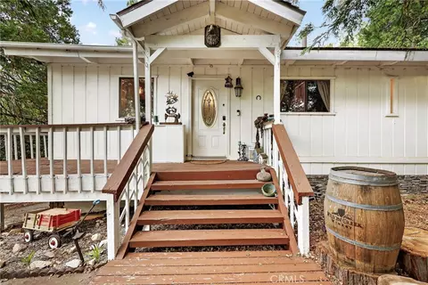 Exterior - 28975 Alder Ter, Cedar Glen, CA 92321 photo 8 of 13