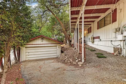 Exterior - 28975 Alder Ter, Cedar Glen, CA 92321 photo 6 of 13