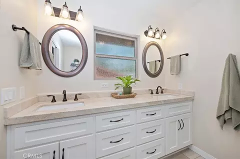 Bath - 41725 Mockingbird, Big Bear Lake, CA 92315 photo 4 of 5