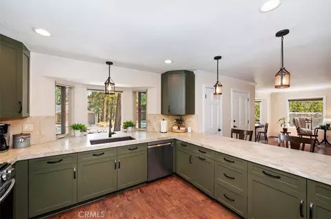 Kitchen - 41725 Mockingbird, Big Bear Lake, CA 92315 photo 2 of 5