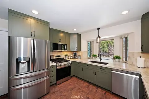 Kitchen - 41725 Mockingbird, Big Bear Lake, CA 92315 photo 3 of 5
