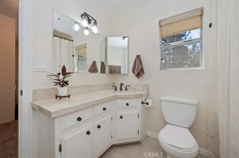 Bath - 41725 Mockingbird, Big Bear Lake, CA 92315 photo 1 of 5