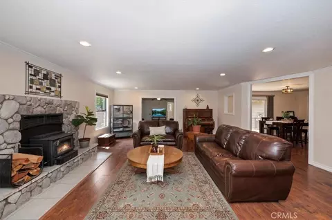 Living - 41725 Mockingbird, Big Bear Lake, CA 92315 photo 2 of 4