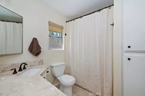 Bath - 41725 Mockingbird, Big Bear Lake, CA 92315 photo 2 of 5