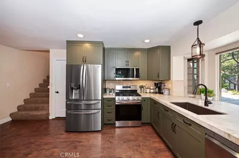 Kitchen - 41725 Mockingbird, Big Bear Lake, CA 92315 photo 5 of 5