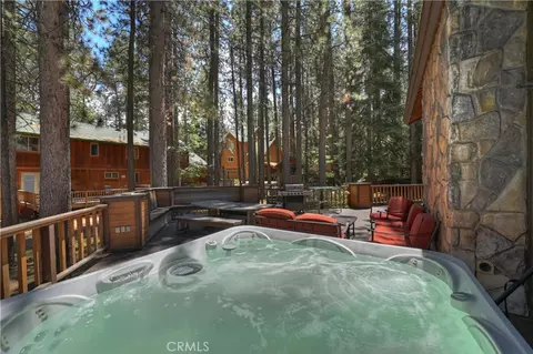 Exterior - 733 Winterset Ct, Big Bear Lake, CA 92315 photo 2 of 8