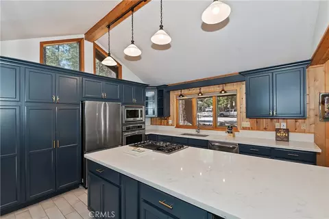 Kitchen - 733 Winterset Ct, Big Bear Lake, CA 92315 photo 4 of 4
