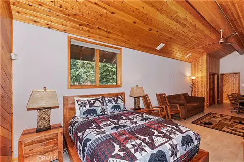 Bedroom - 733 Winterset Ct, Big Bear Lake, CA 92315 photo 3 of 10