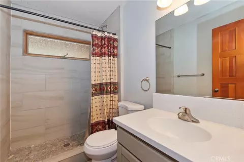 Bath - 733 Winterset Ct, Big Bear Lake, CA 92315 photo 2 of 4