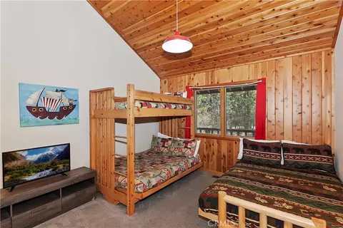 Bedroom - 733 Winterset Ct, Big Bear Lake, CA 92315 photo 9 of 10