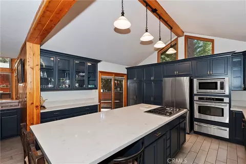 Kitchen - 733 Winterset Ct, Big Bear Lake, CA 92315 photo 2 of 4