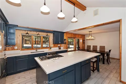 Kitchen - 733 Winterset Ct, Big Bear Lake, CA 92315 photo 1 of 4
